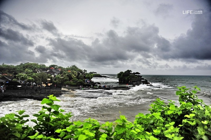 Ngam mieu Hai Than sung sung giua song du tren dao Bali-Hinh-3